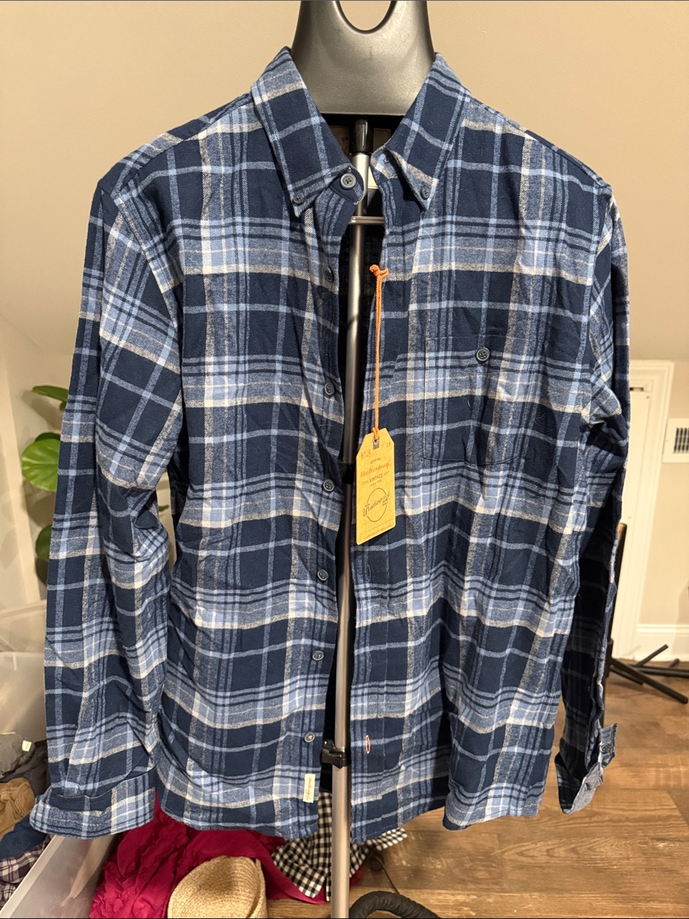 Men's Blue Plaid Long-Sleeve Button-Down Shirt